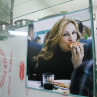 Julia Roberts Eating Pizza
